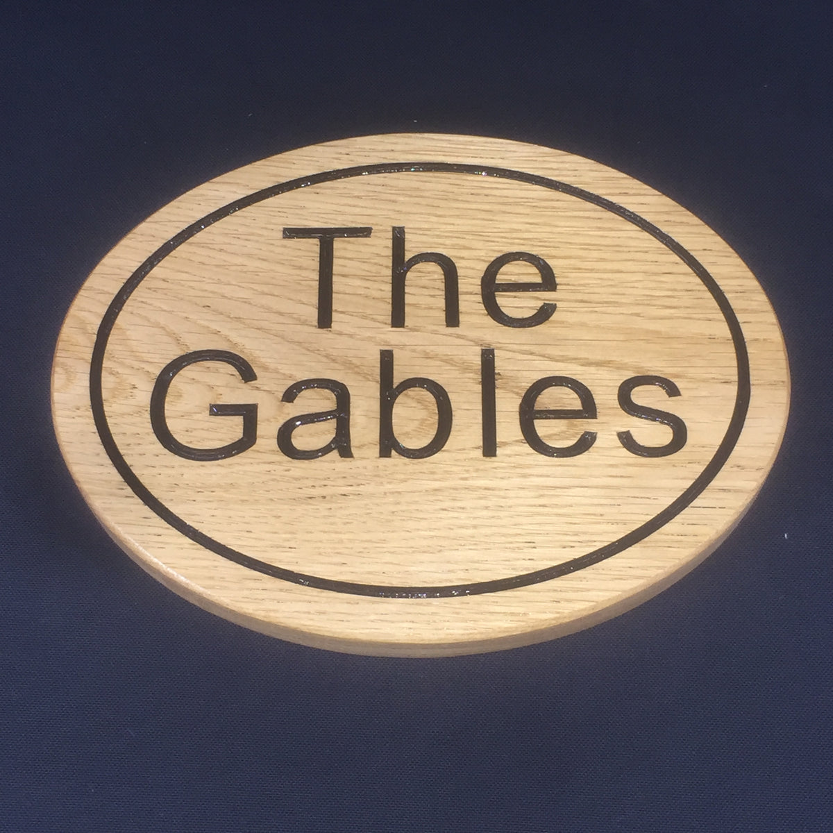 Solid Oak Oval House Name Sign. (L 23cm : H 18cm : D 2.5cm.)