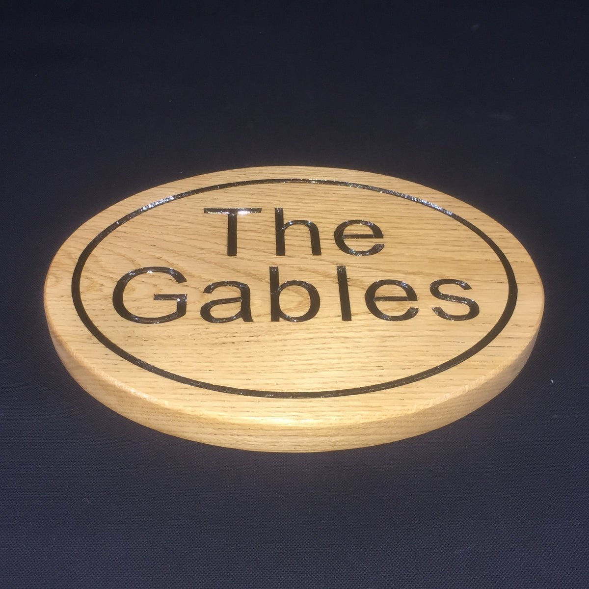 Solid Oak Oval House Name Sign. (L 23cm : H 18cm : D 2.5cm.)