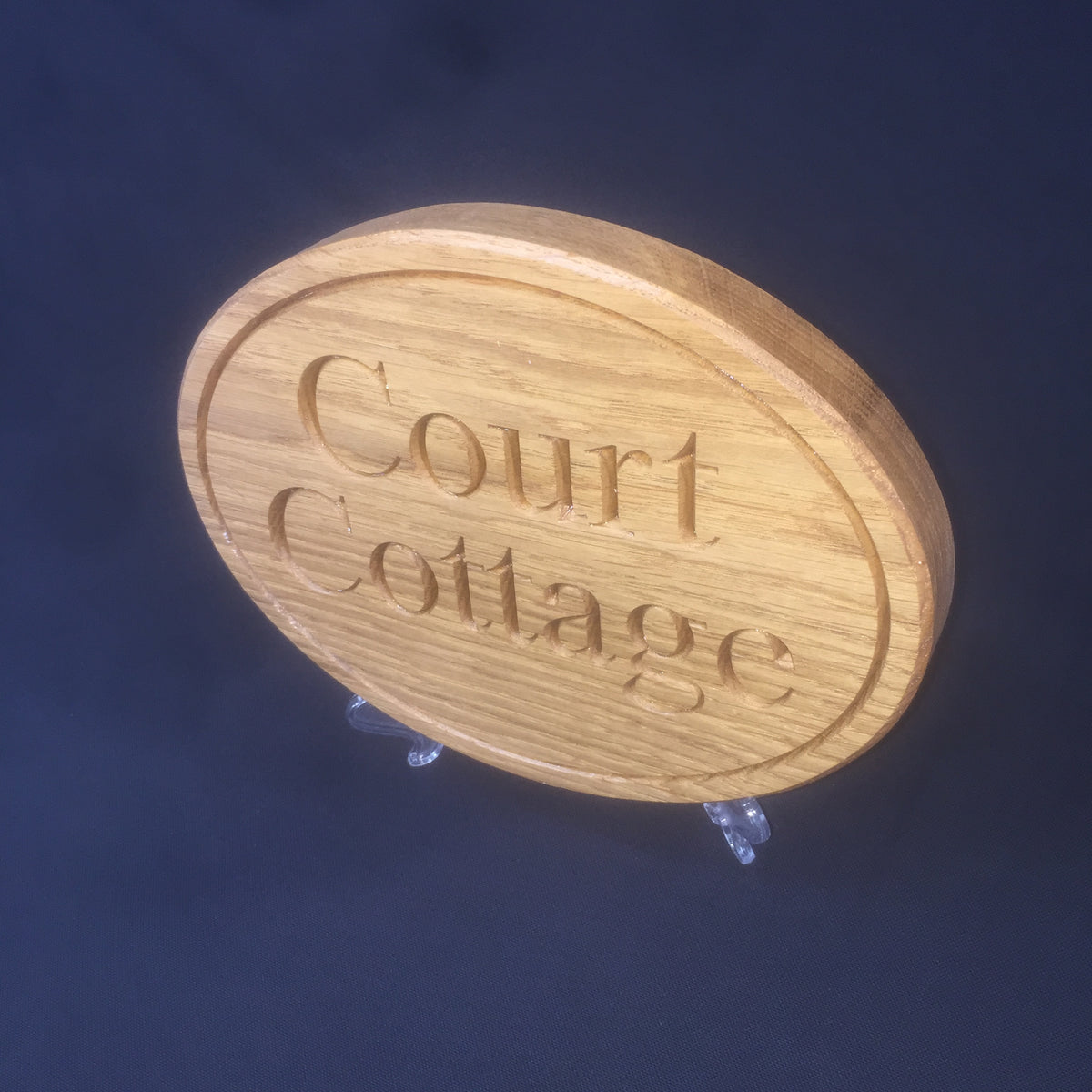 Solid Oak Oval House Name Sign. (L 23cm : H 18cm : D 2.5cm.)